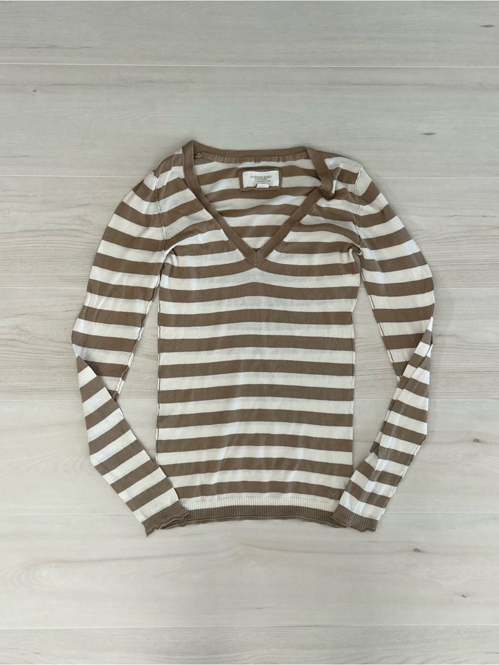 brown and cream american eagle fitted sweater